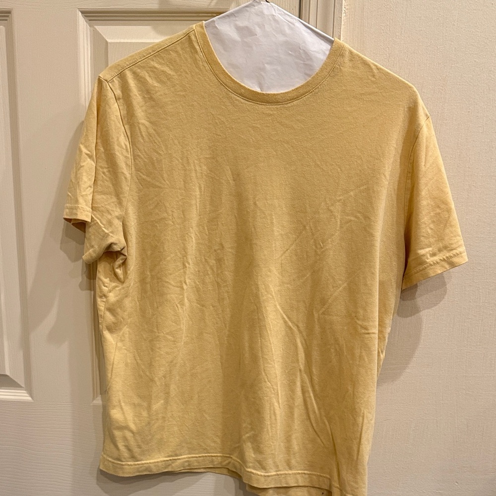 Banana Republic Classic Yellow Men's T-Shirt. Size large